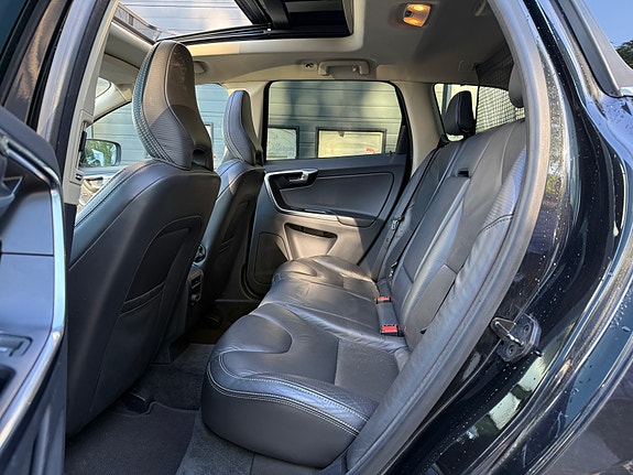 Volvo XC60 16 of 19