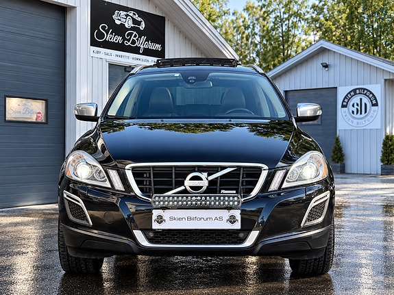 Volvo XC60 3 of 19
