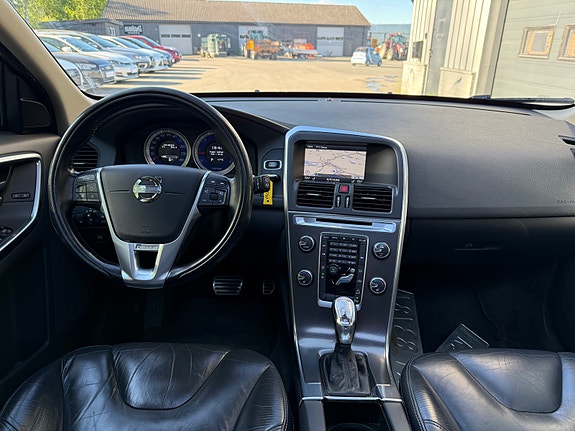 Volvo XC60 11 of 19
