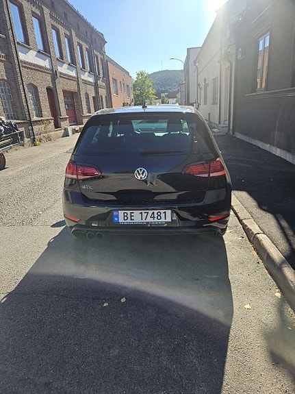Volkswagen Golf VII 2 of 6