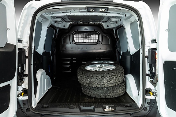 Ford Transit Courier 26 of 26