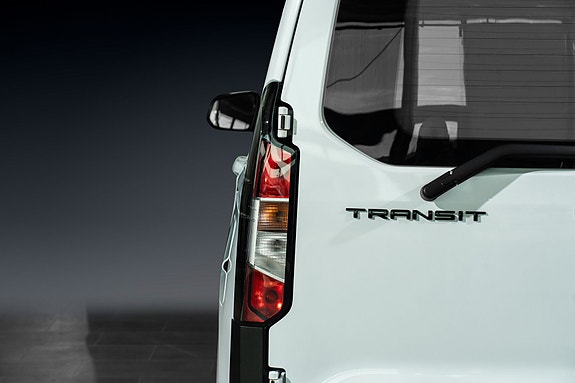 Ford Transit Courier 10 of 26