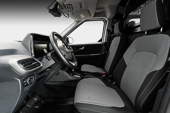 Ford Transit Courier 21 of 26