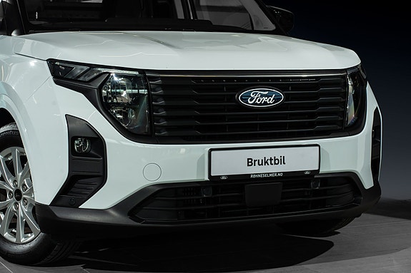 Ford Transit Courier 3 of 26