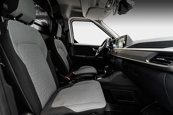 Ford Transit Courier 24 of 26