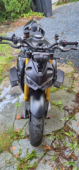 Ducati Streetfighter V4 S 2 of 9