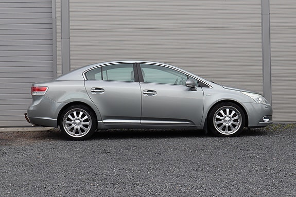 Toyota Avensis 4 of 23