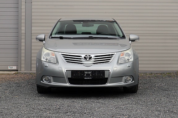 Toyota Avensis 2 of 23