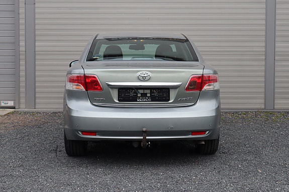 Toyota Avensis 8 of 23