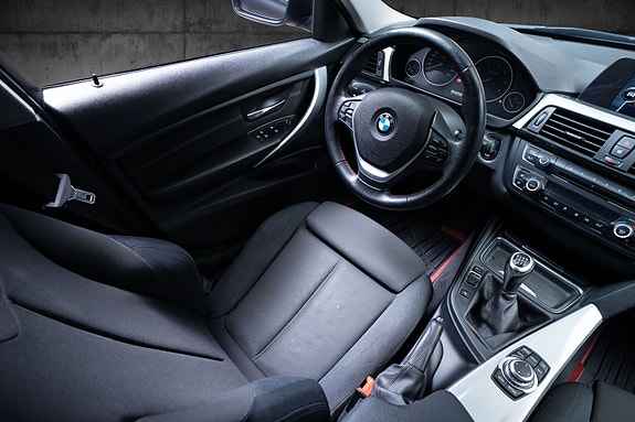 BMW 318d 23 of 30
