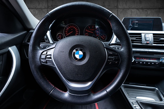 BMW 318d 25 of 30
