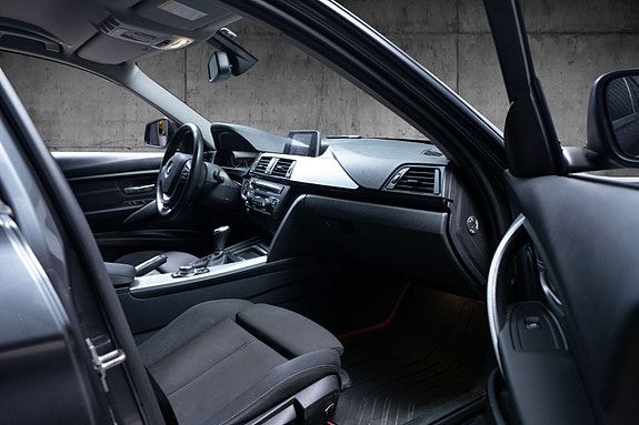 BMW 318d 15 of 30