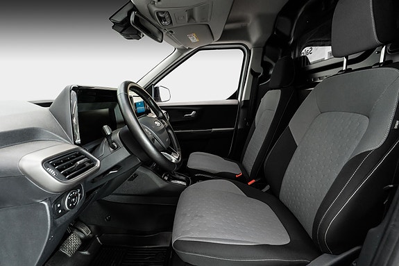 Ford Transit Courier 21 of 26