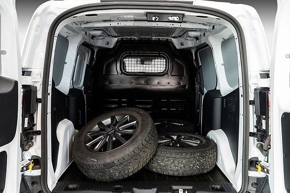 Ford Transit Courier 26 of 26