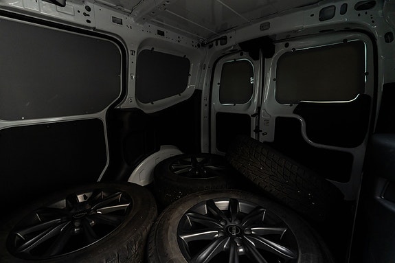 Ford Transit Courier 23 of 26