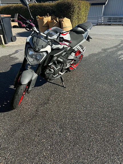 Yamaha MT-125 2 of 2