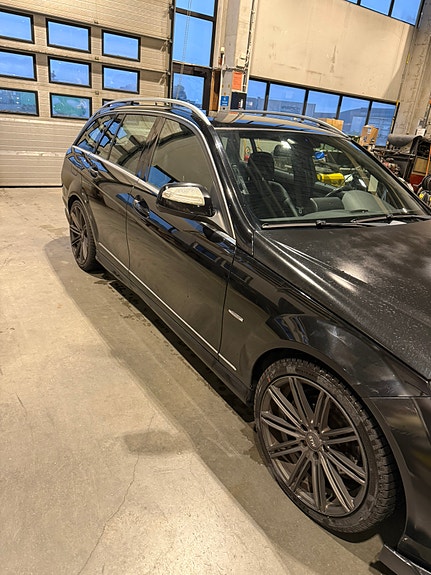 Mercedes-Benz C220 d 3 of 16