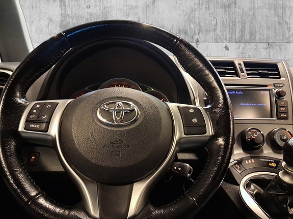 Toyota Verso-S 10 of 19