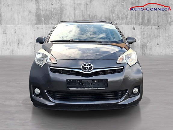 Toyota Verso-S 2 of 19
