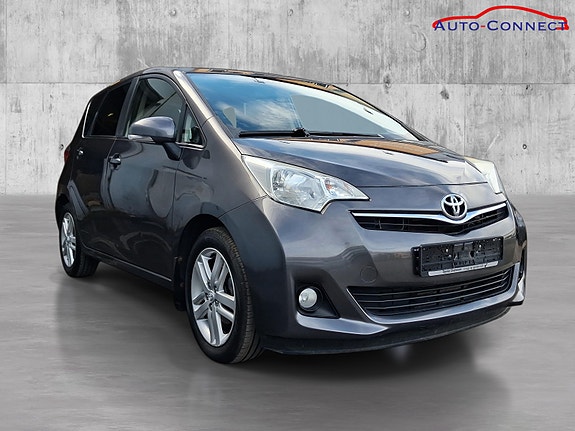 Toyota Verso-S 3 of 19