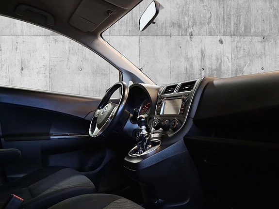 Toyota Verso-S 15 of 19