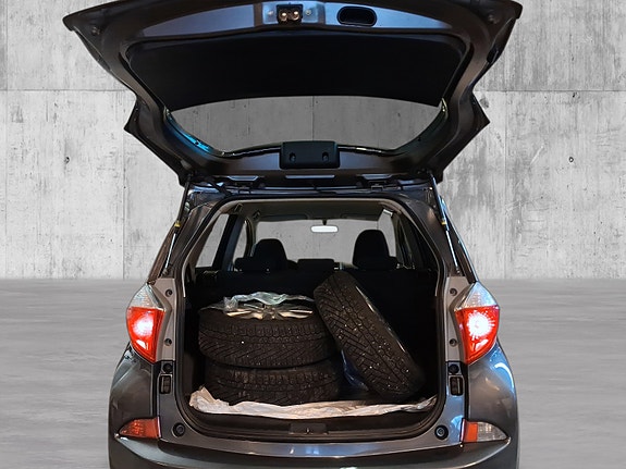 Toyota Verso-S 19 of 19