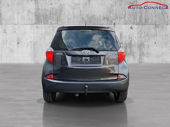 Toyota Verso-S 4 of 19