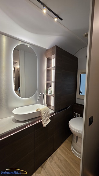 Adria ALPINA 663 HT / Facelift / Alde / MACH 2.0 / Separat dusj 17 of 20