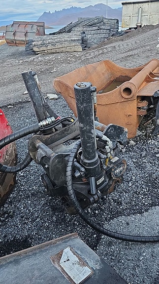 Cat 313-07 12 of 17