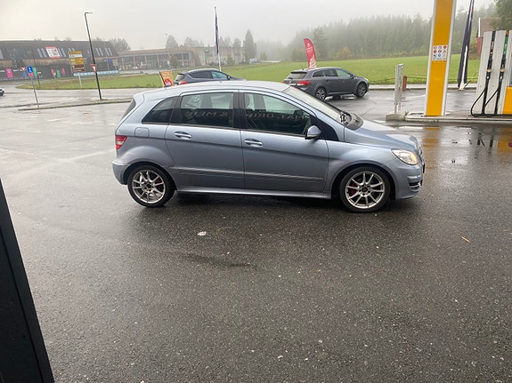 Mercedes-Benz B180 d 22 of 23