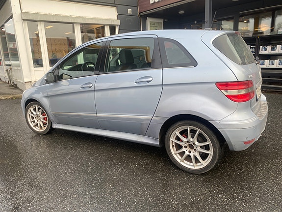Mercedes-Benz B180 d 13 of 23