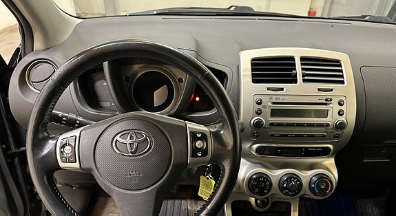 Toyota Urban Cruiser 10 of 16