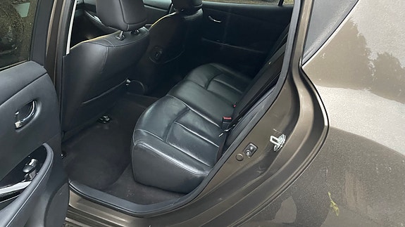 Nissan Leaf 14 of 19