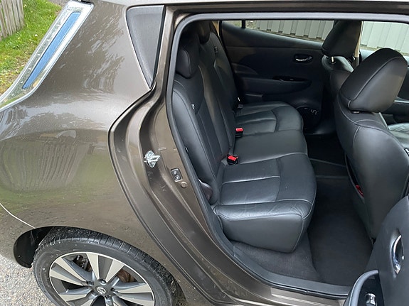Nissan Leaf 12 of 19