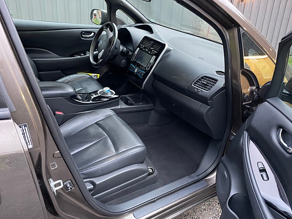 Nissan Leaf 11 of 19