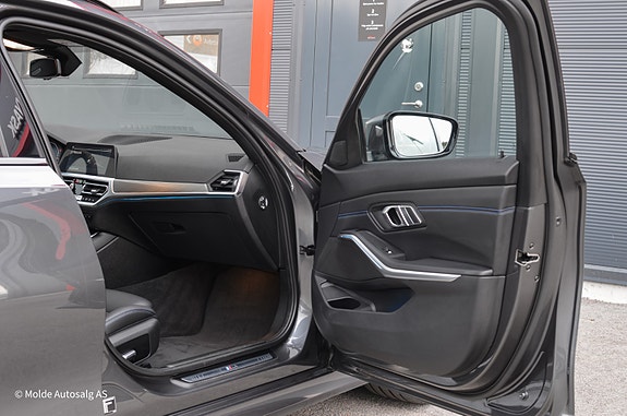 BMW 330e 13 of 30