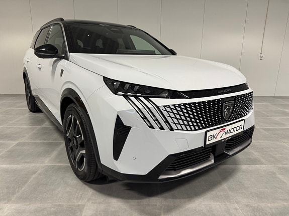 Peugeot e-5008 5 of 30