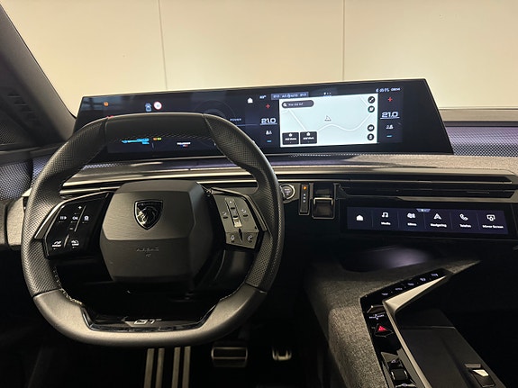 Peugeot e-5008 24 of 30