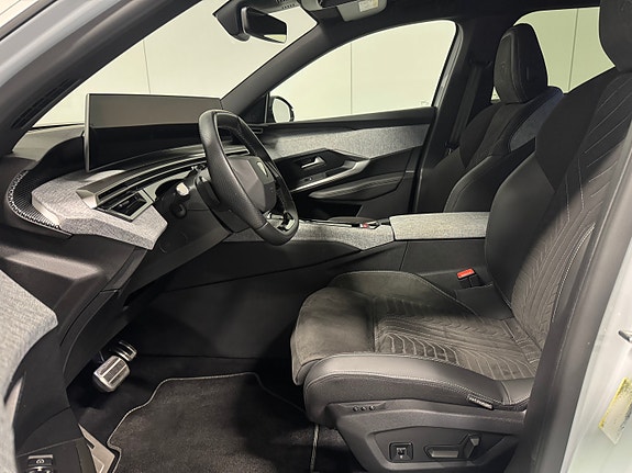 Peugeot e-5008 16 of 30