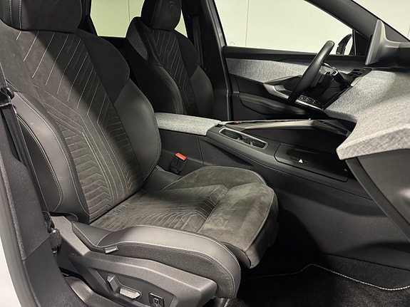 Peugeot e-5008 21 of 30