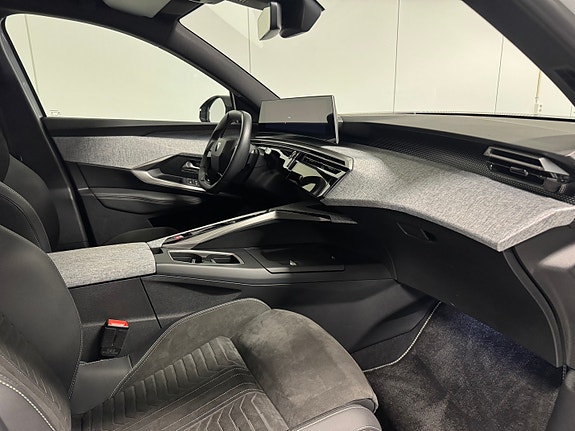 Peugeot e-5008 22 of 30