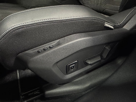 Peugeot e-5008 18 of 30