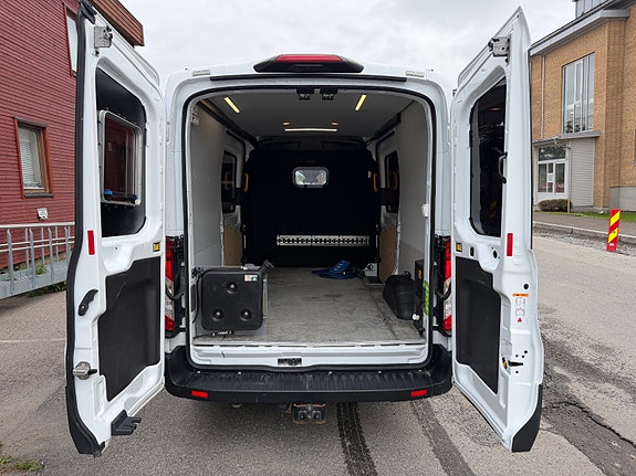Ford E-Transit 350 L2 Van 18 of 30