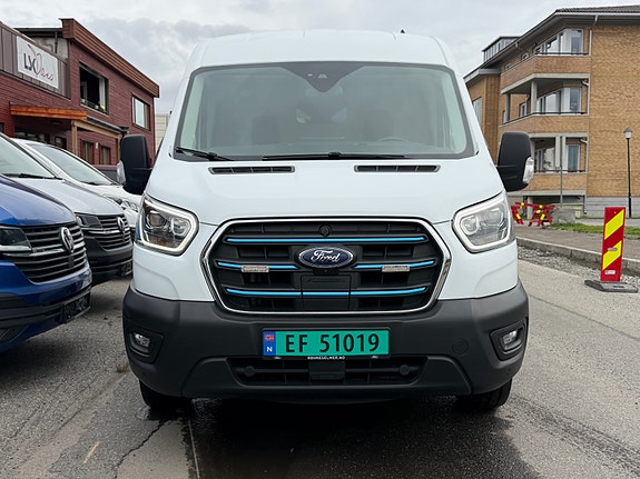 Ford E-Transit 350 L2 Van 2 of 30