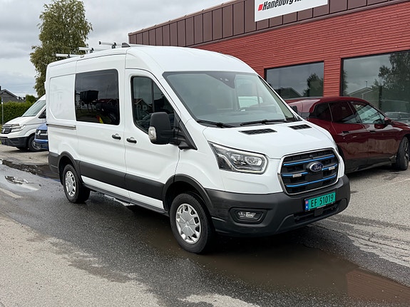 Ford E-Transit 350 L2 Van 5 of 30