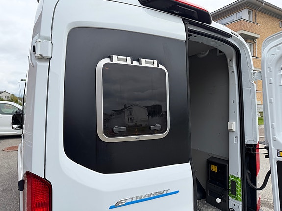 Ford E-Transit 350 L2 Van 12 of 30
