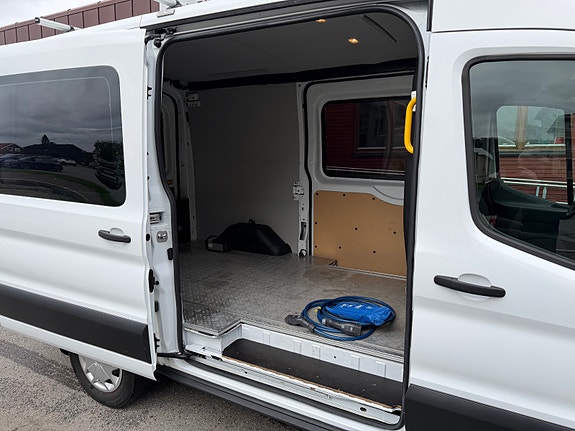 Ford E-Transit 350 L2 Van 10 of 30