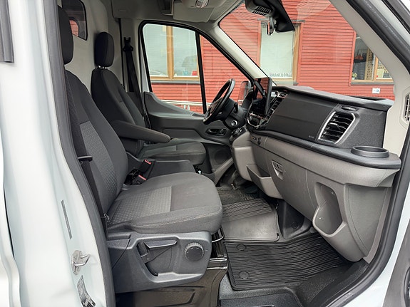 Ford E-Transit 350 L2 Van 7 of 30