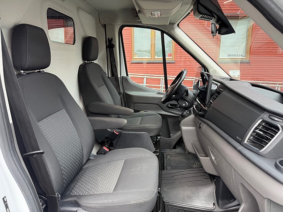 Ford E-Transit 350 L2 Van 8 of 30