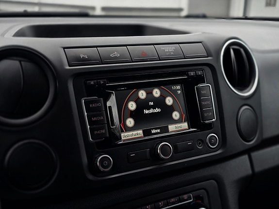 Volkswagen Amarok 27 of 30